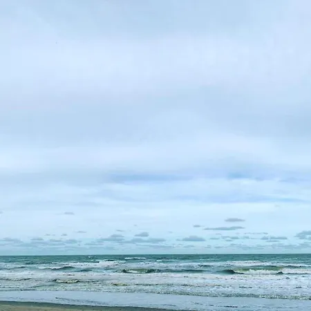 In Near Sandy Beach, Cleaning Included Lägenhet Nieuwpoort